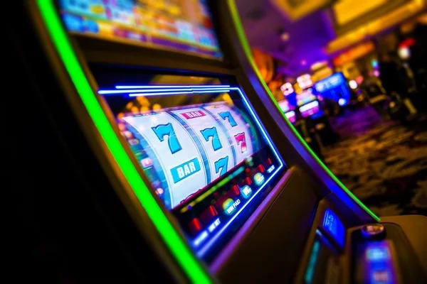 Lightning Dice live-dealer game interface on login lotus4d showing dice roll and betting options
